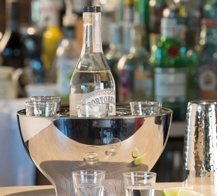 Table & Bar