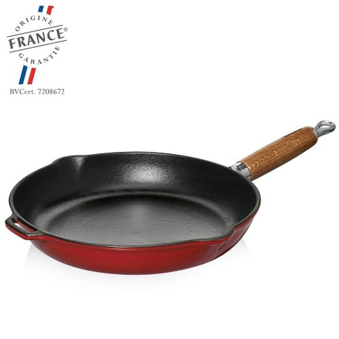 https://www.thekitchenwhisk.ie/contentFiles/productImages/Large/chasseur-frying-pan-28cm-redblack.jpg