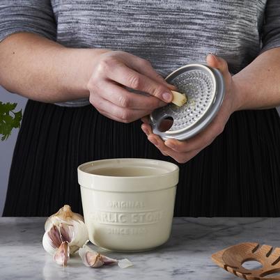 Mason Cash Innovative Kitchen Garlic Store & Grater