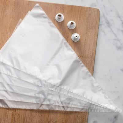 Hutzler 20 Disposable Icing Bags & 3 Nozzles