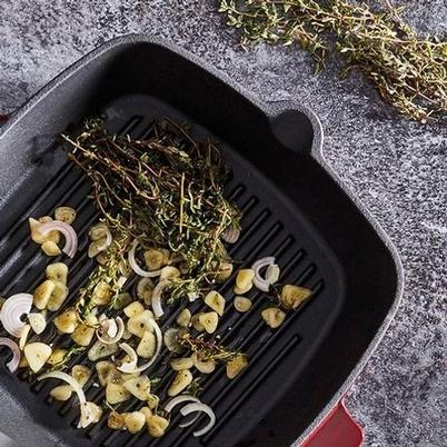 Barbary & Oak Foundry 26cm Cast Iron Grill Pan-Red