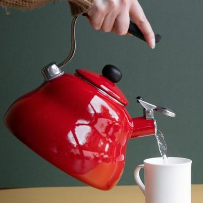 La Cafetiere Steel Whistling Kettle 2L Red