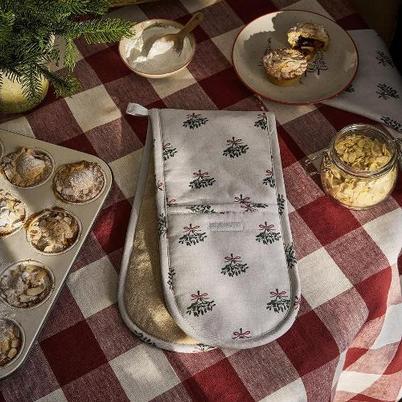 Sophie Allport Mistletoe Double Oven Glove