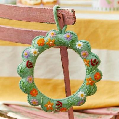 Talking Tables Floral Felt Hanging Wreath 22cm