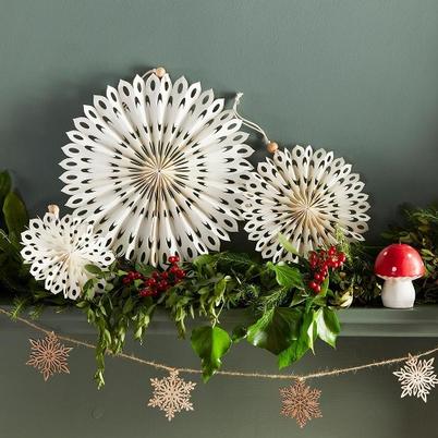 Talking Tables Wooden Snowflake Christmas Garland