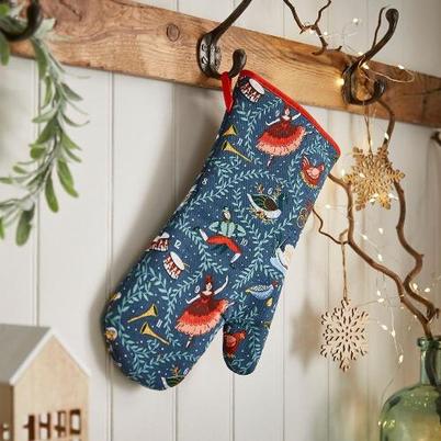 Ulster Weavers 12 Days of Christmas Oven Gauntlet