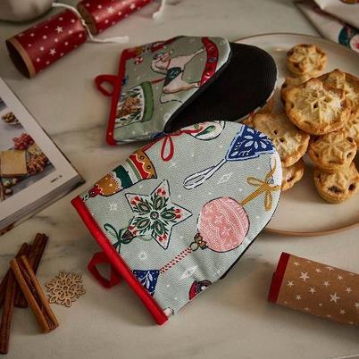 Ulster Weavers Christmas Ornaments Microwave Mitts Pair