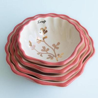 Yvonne Ellen Shell Measuring Cups