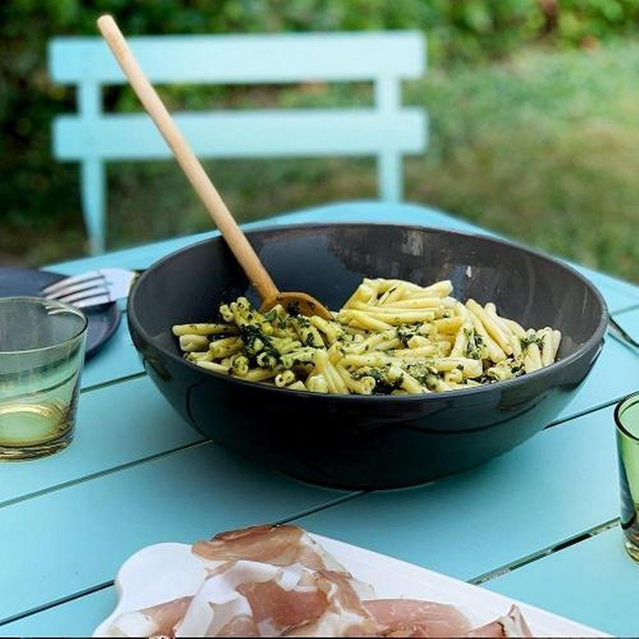 emile-henry-salad-bowl-black - Emile Henry Salad Bowl Black 