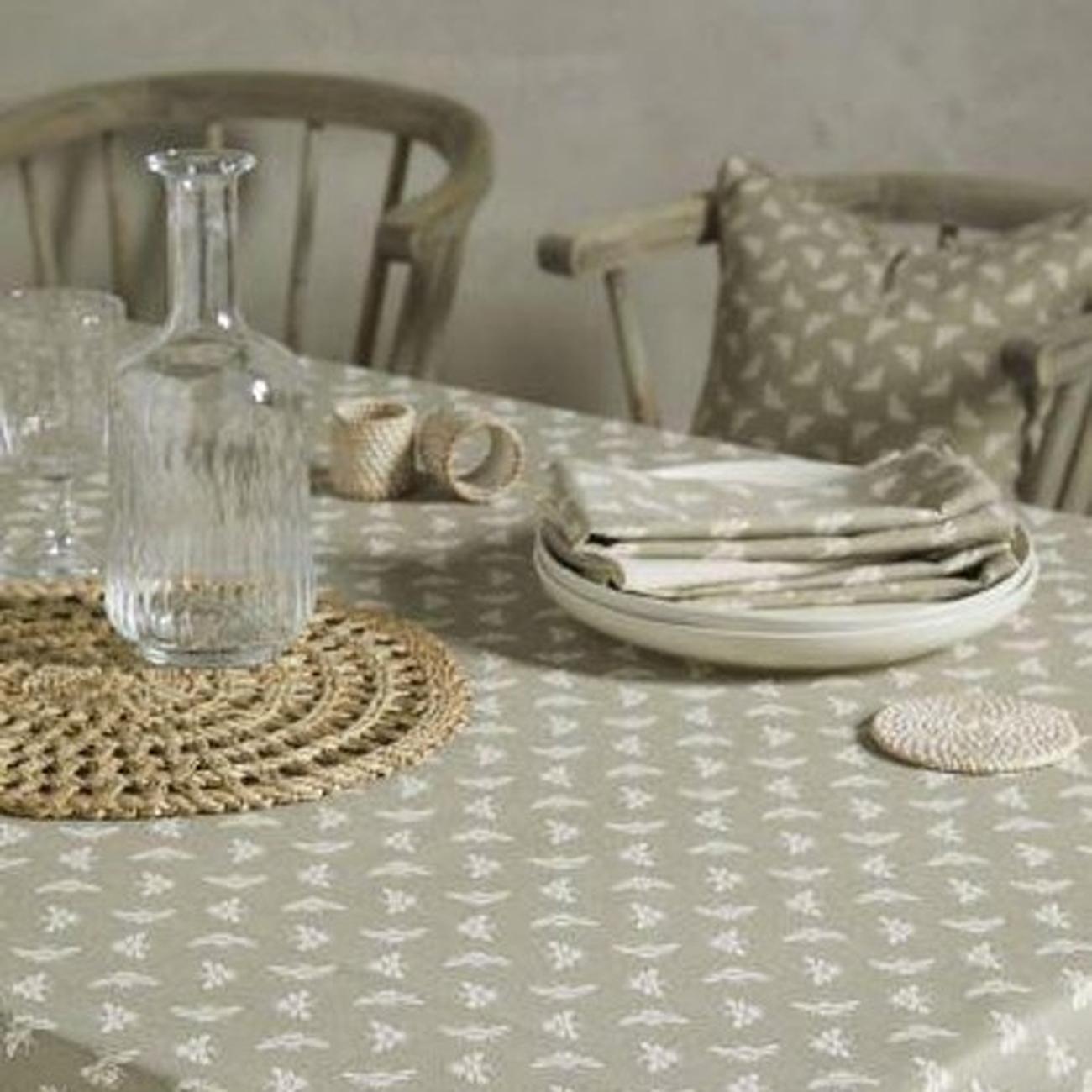 walton-bumble-bee-tablecloth-natural-taupe-130x180cm - Walton & Co Bee Tablecloth Natural 130x180cm