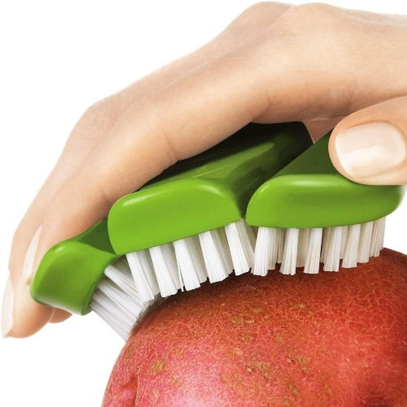 cuisipro-vegetable-cleaning-brush-flexible - Cuisipro Flexible Vegetable Brush