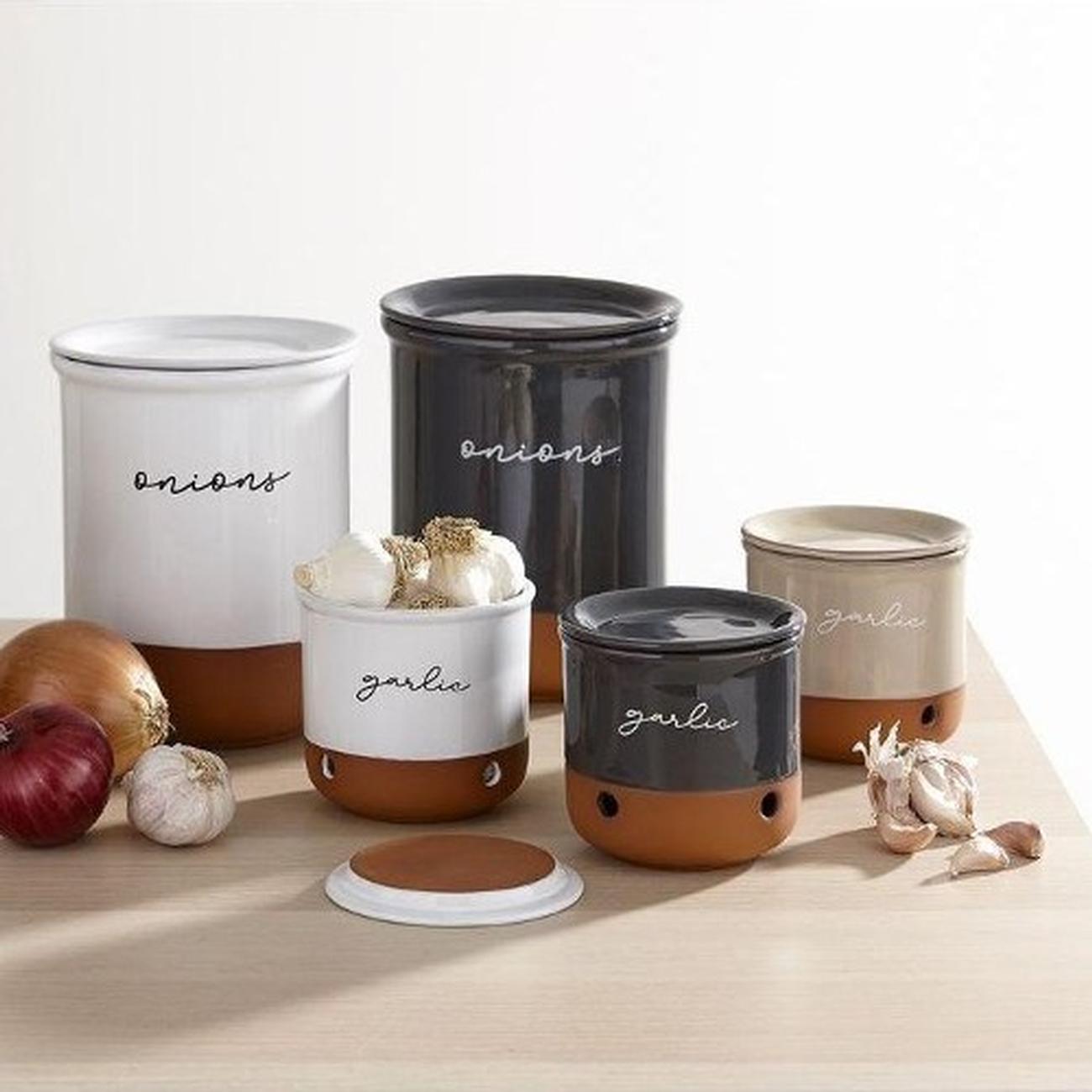 ladelle-eco-garlic-keeper-taupe - Eco Garlic Vault Taupe