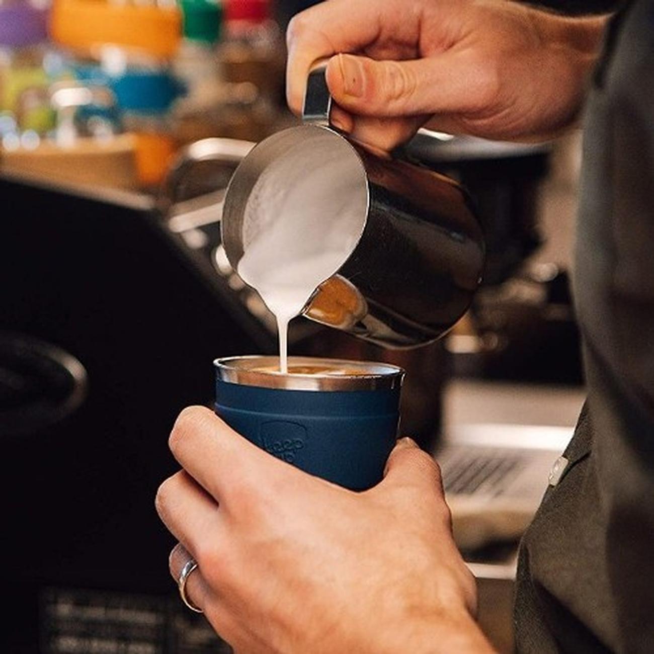 https://www.thekitchenwhisk.ie/contentfiles/productImages/Large/KeepCup-16oz-Spruce-lifestyle-1.jpg