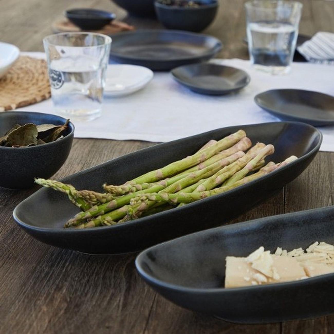 costa-nova-oval-platter-41cm-livia-matte-black - Livia Oval Platter Matte Black 41cm