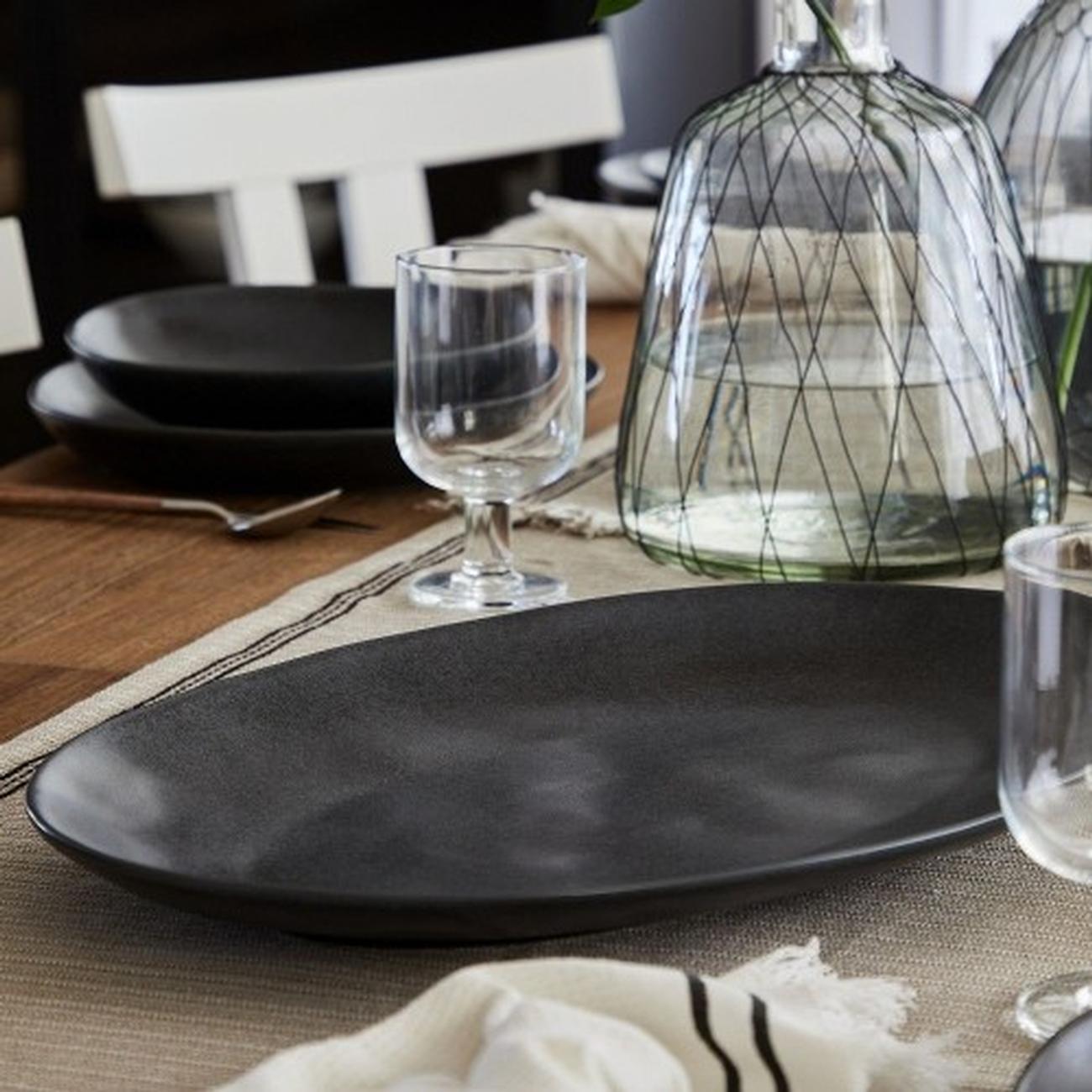 costa-nova-oval-platter-45cm-livia-matte-black - Livia Oval Platter Matte Black 45cm 