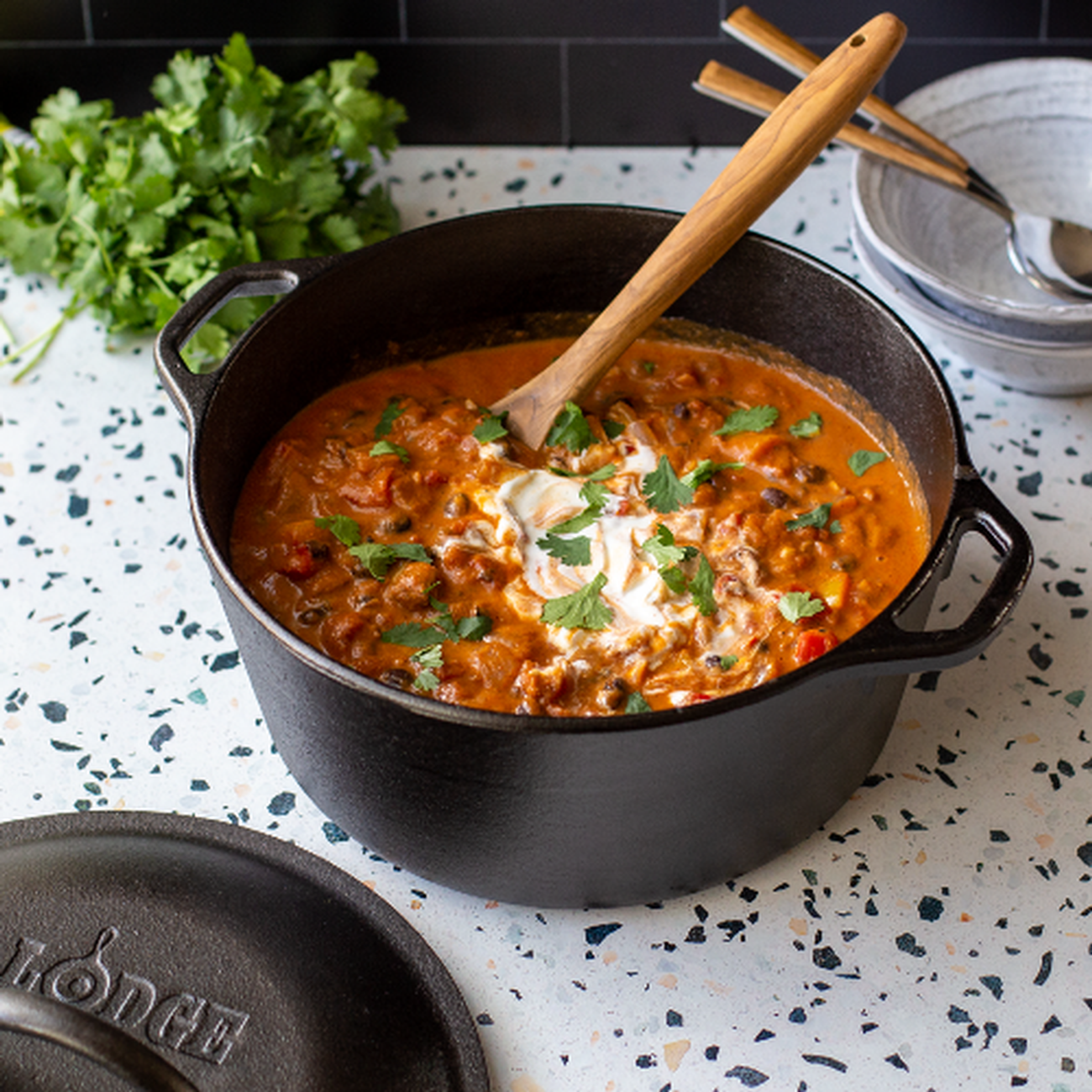 lodge-dutch-oven-5-quart - Lodge Cast Iron Dutch Oven 5 Quart