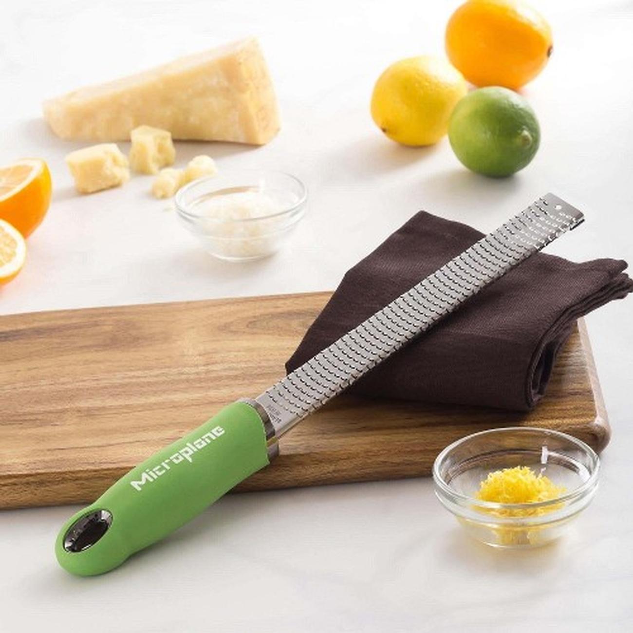 microplane-premium-classic-zester-grater-green - Microplane Premium Classic Zester Grater Green