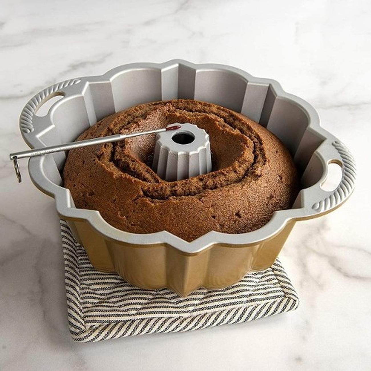 nordic-ware-reusable-bundt-cake-thermometer - NordicWare Colour Changing Bundt Cake Tester