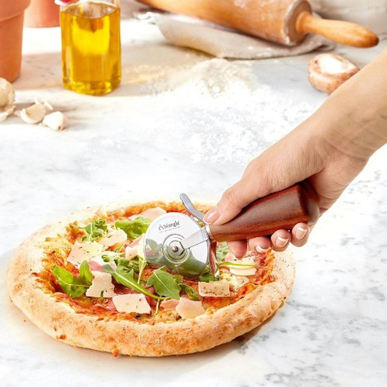 triangle-pizza-wheel-soul-cherry-wood-7cm - Triangle Pizza Cutter Soul 7cm Cherry