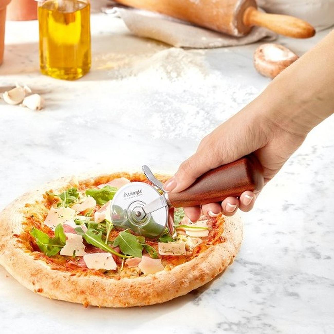 triangle-pizza-wheel-soul-walnut-wood-7cm - Triangle Pizza Cutter Soul 7cm Walnut