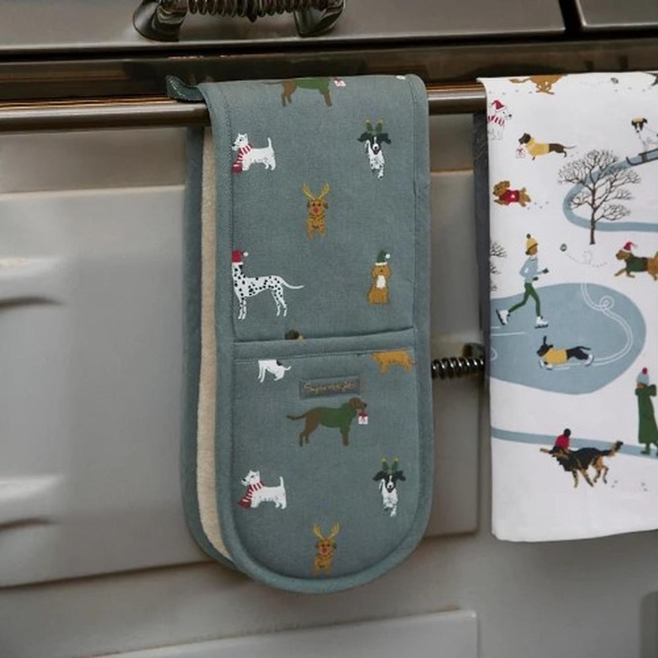 sophie-allport-Christmas-dogs-double-oven-gloves - Sophie Allport Christmas Dogs Double Oven Glove