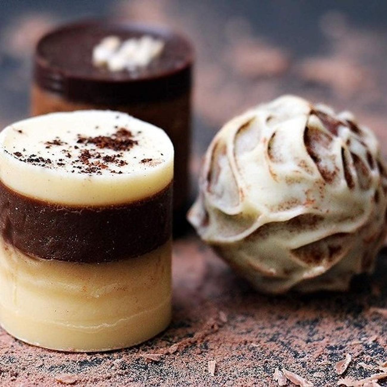 callebaut-no-W2-belgian-white-chocolate-250g-tub - Callebaut No W2 Belgian White Chocolate 28% 250g Tub