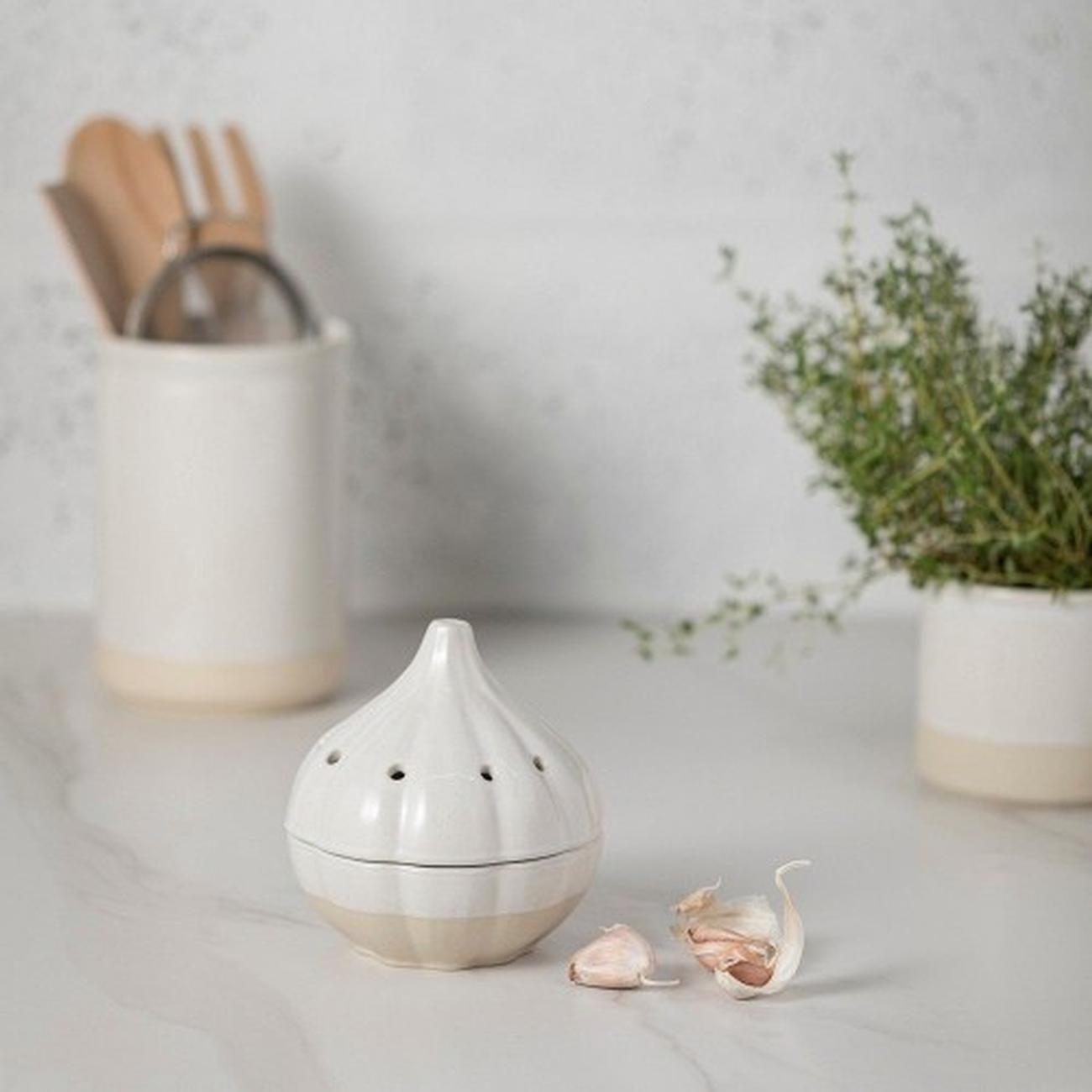 casafina-fattoria-white-garlic-canister-13.6cm - Casafina Fattoria White Garlic Canister 13.6cm
