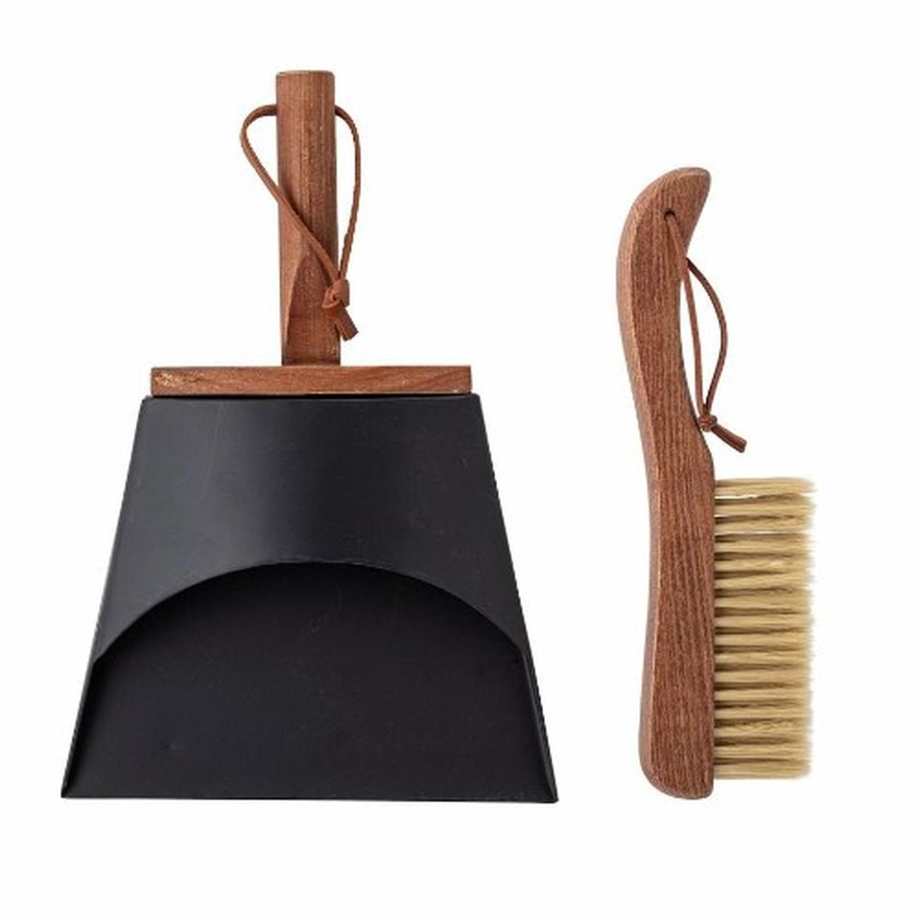BLM049 - CLEANING DUSTPAN BROOM BROWN BEECH