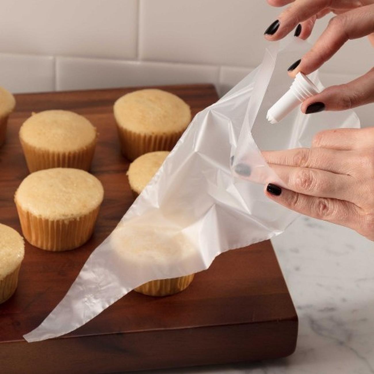hutzler-20-disposable-decorating-piping-bags - Hutzler 20 Disposable Icing Bags & 3 Nozzles