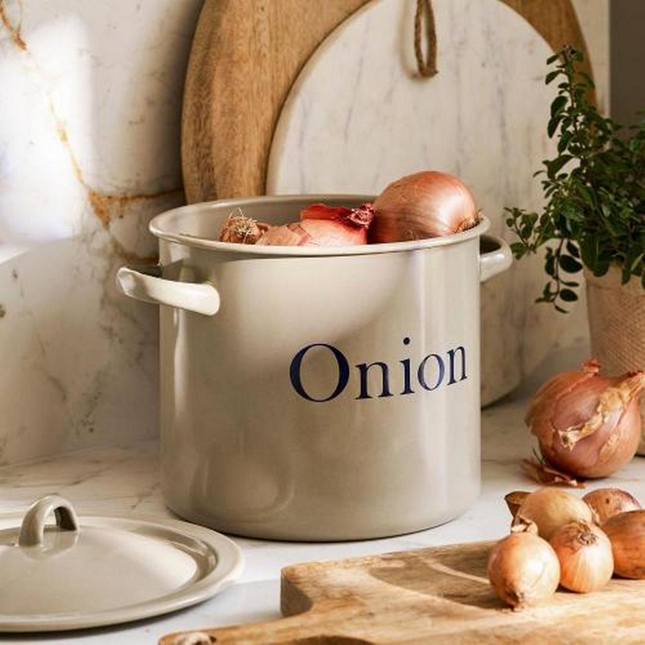 garden-trading-enamel-onion-store-truffle - Garden Trading Enamel Onion Store Truffle