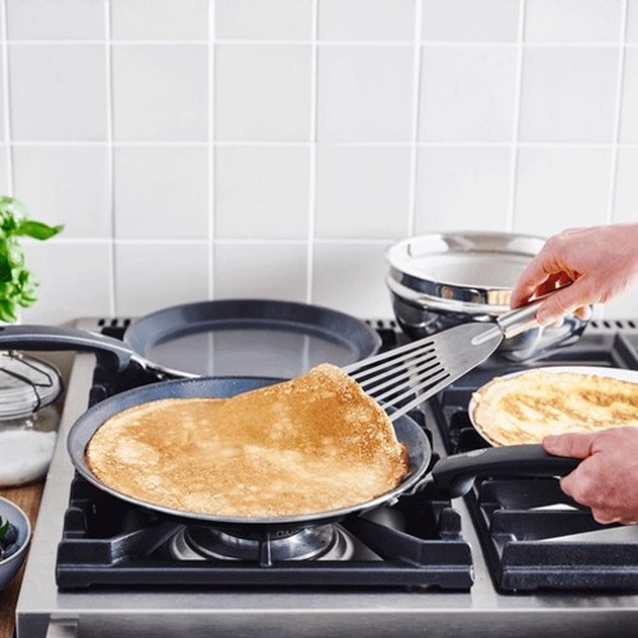 green-pan-essentials-pancake-pan-28cm-ceramic-non-stick - GreenPan Essentials Ceramic Non-Stick Pancake Pan 28cm
