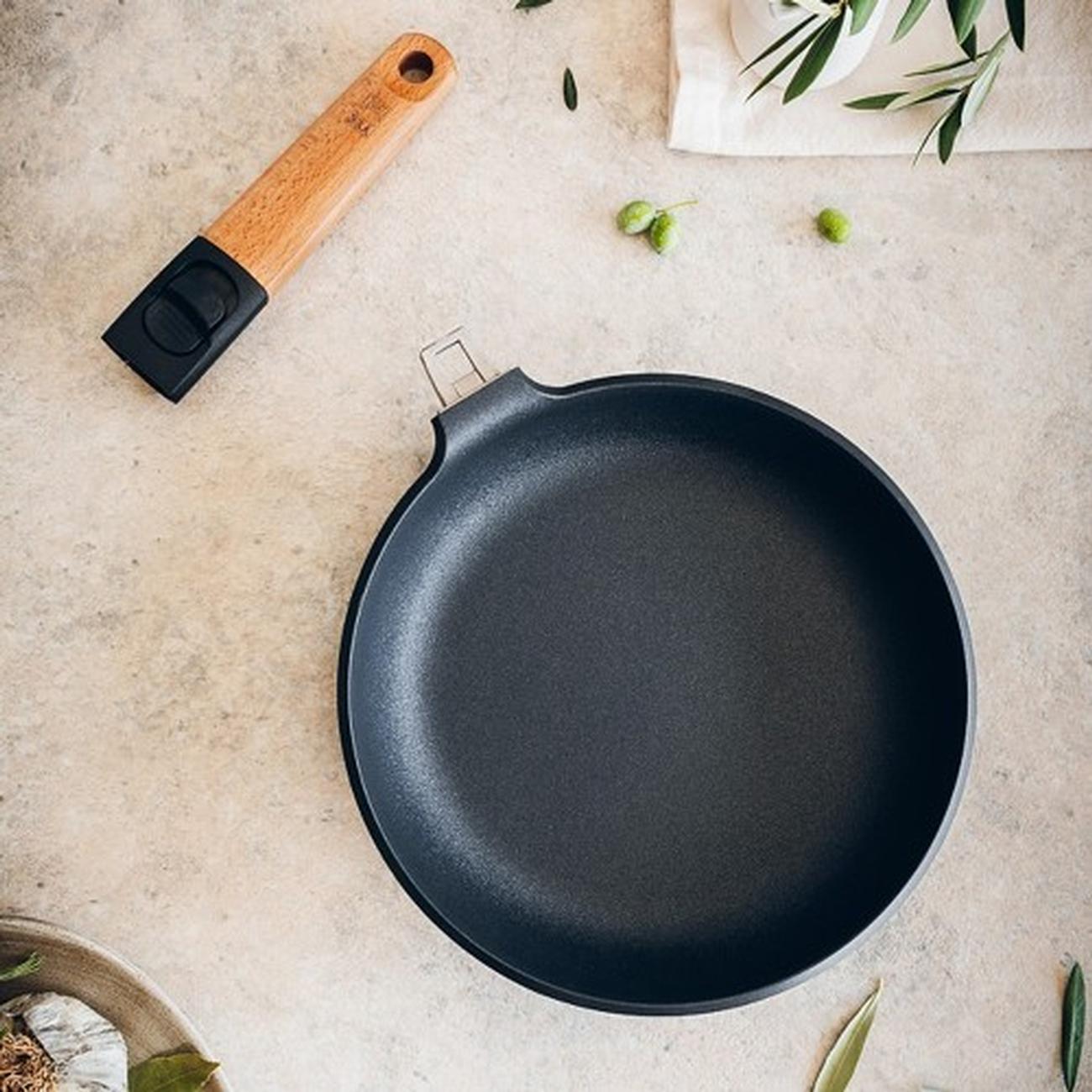 isogona-market-frying-pan-24cm - Isogona Market Frying Pan 24cm 