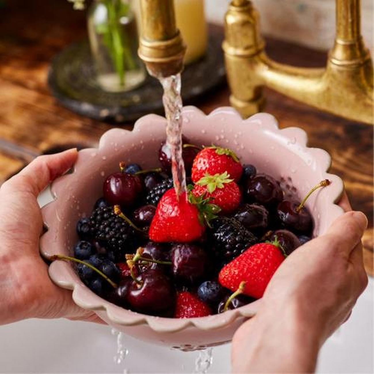 jamie-oliver-big-love-beautiful-pink-berry-bowl-20cm - Jamie Oliver Big Love Beautiful Pink Berry Bowl 20cm 