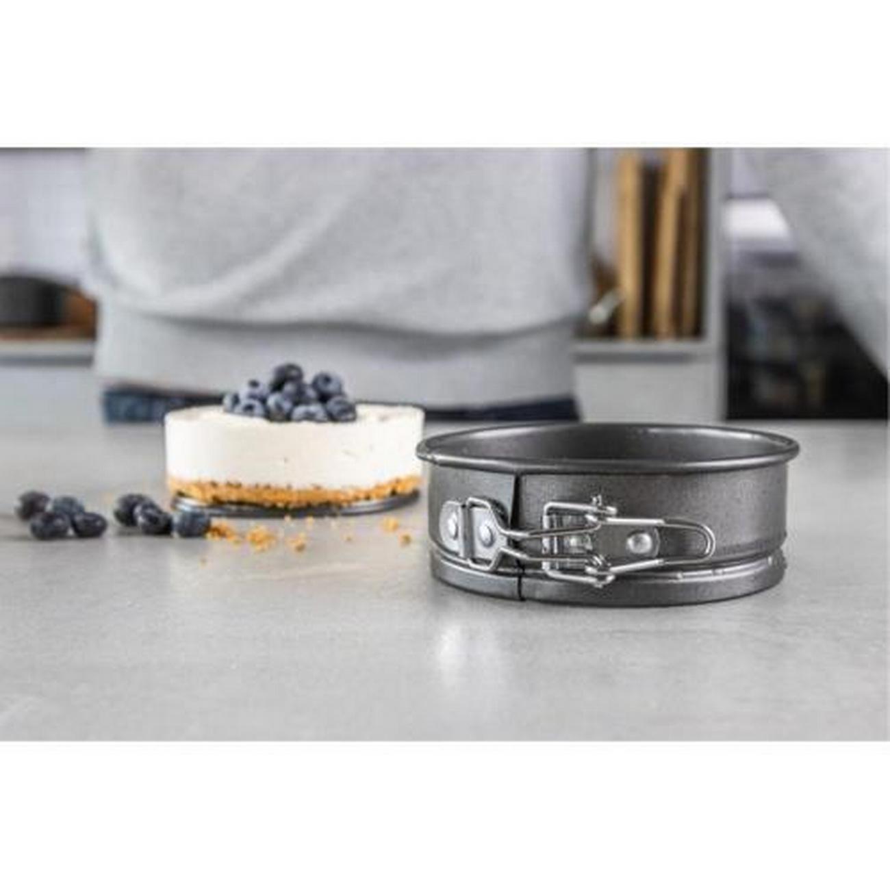 masterclass-mini-non-stick-loose-base-springform-cake-pan-11cm - MasterClass Mini Non-Stick Loose Base Springform Cake Pan 11cm