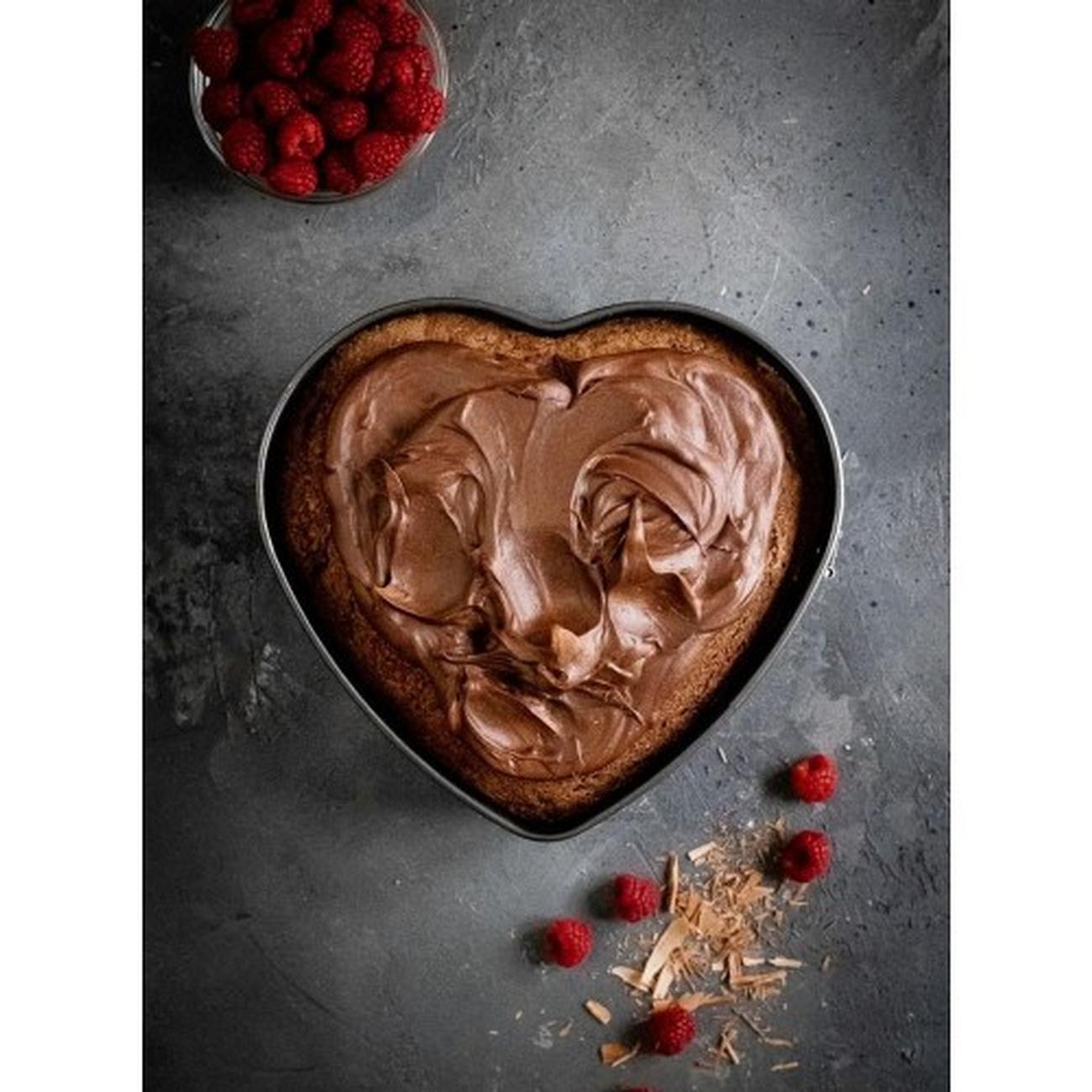 masterclass-non-stick-spring-form-heart-shape-cake-tin - MasterClass Non-Stick Spring Form Heart Shape Cake Tin