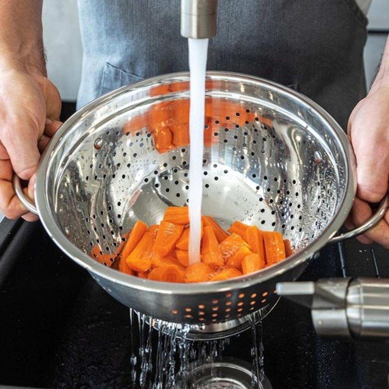 mc-deluxed-25-5cm-two-handled-colander - MasterClass Deluxe 25.5cm Two Handled Colander