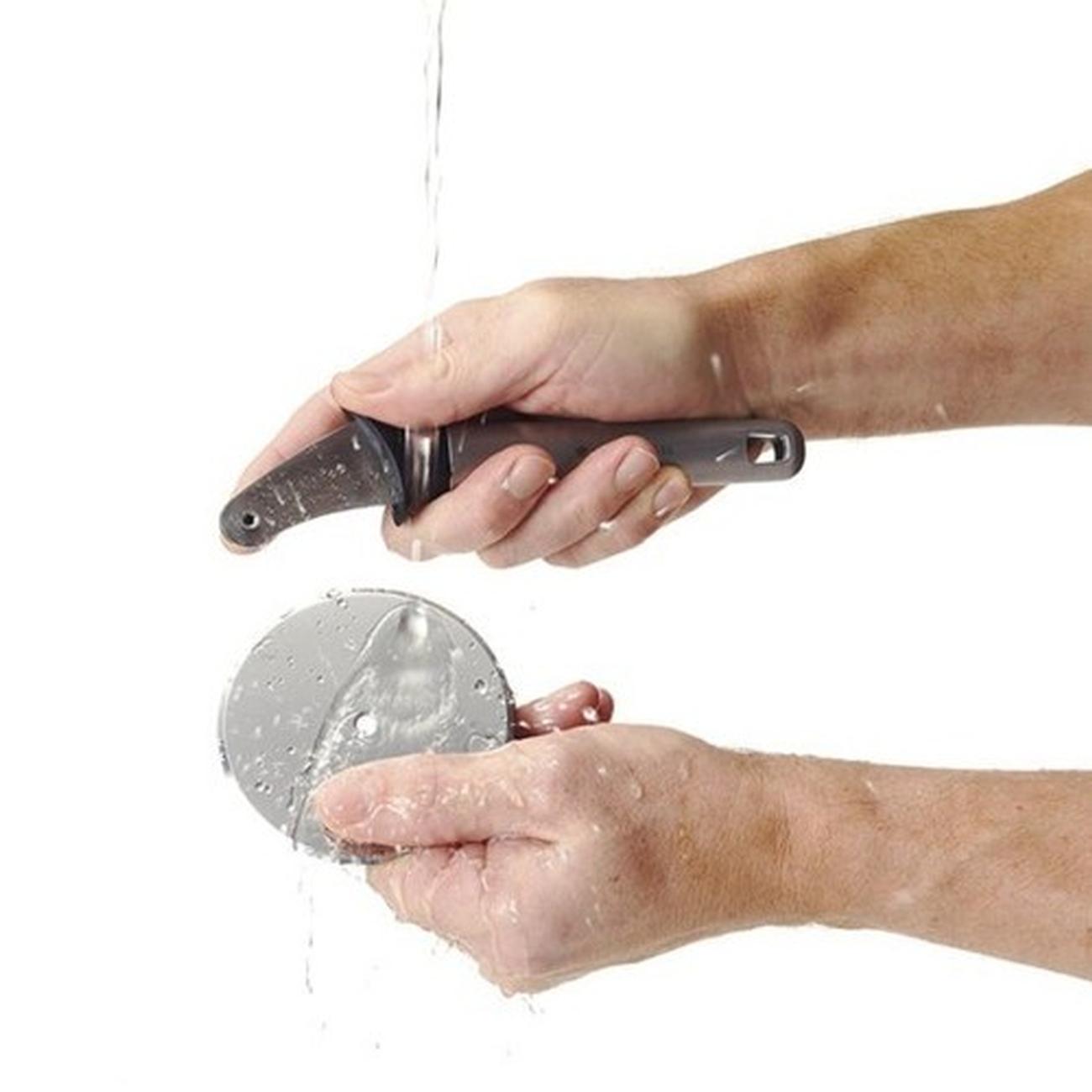 mc-ss-easy-clean-pizza-cutter - MasterClass Stainless Steel Easy Clean Pizza Cutter
