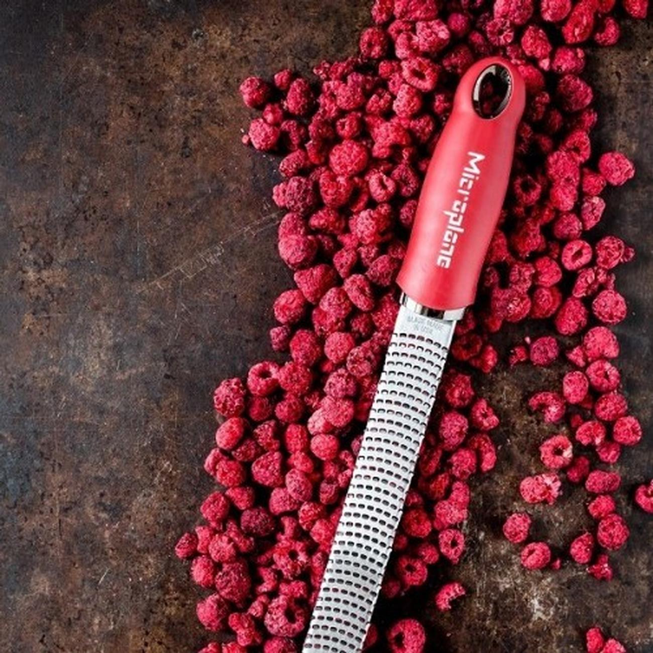 microplane-premium-classic-zester-grater-pomegranate - Microplane Premium Classic Zester Grater Pomegranate