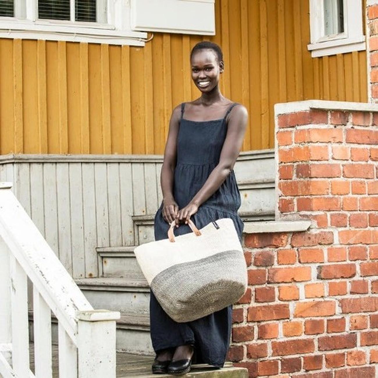 Market basket tote 2025