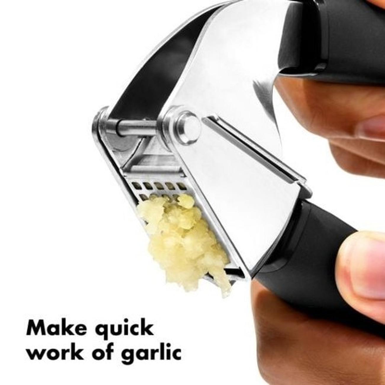 https://www.thekitchenwhisk.ie/contentfiles/productImages/Large/oxo-good-grips-garlic-crusher-2.jpg