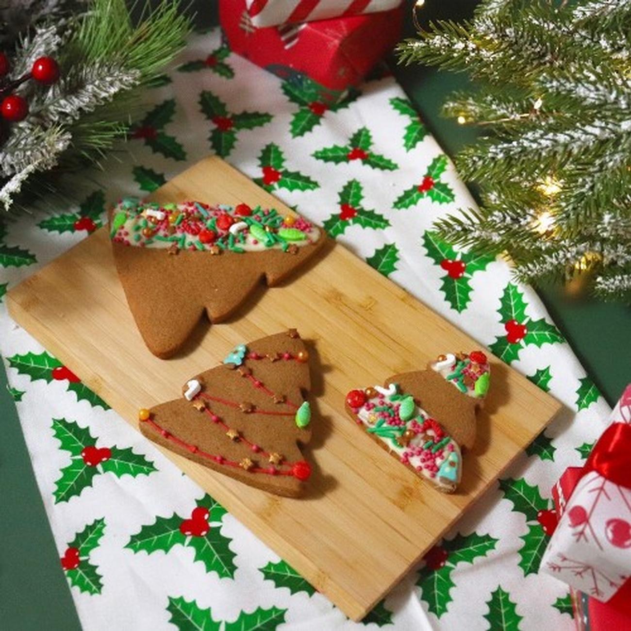 pme-oh-christmas-tree-sprinkles-90g - PME Oh Christmas Tree Novelty Sprinkles 90g