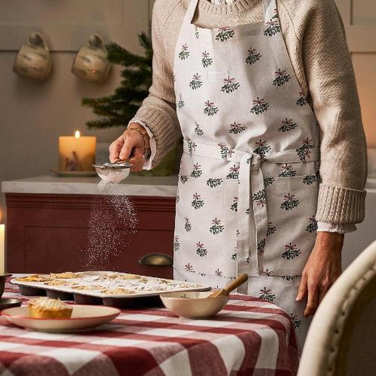 sophie-allport-mistletoe-adult-apron - Sophie Allport Mistletoe Adult Apron