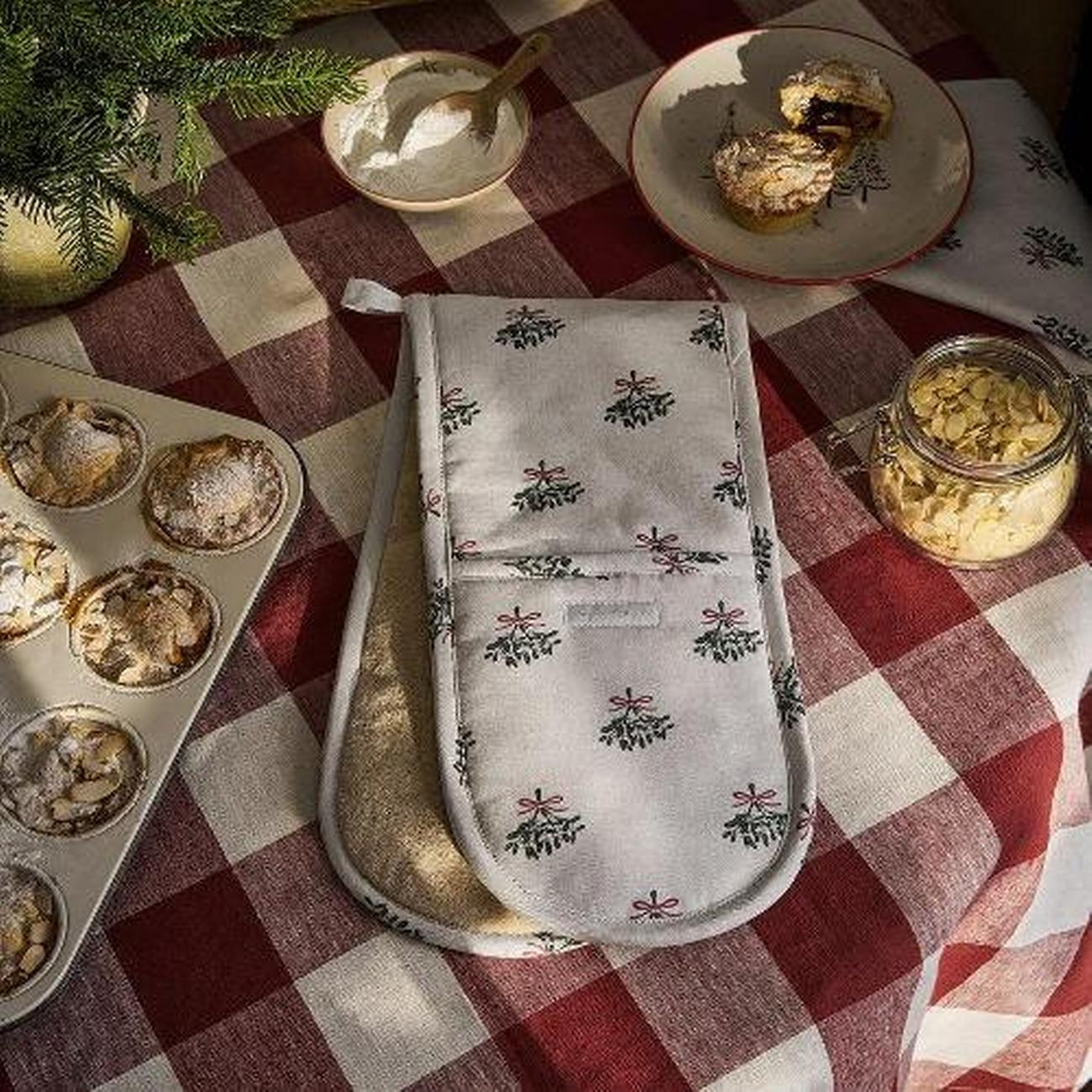 sophie-allport-mistletoe-double-oven-glove - Sophie Allport Mistletoe Double Oven Glove