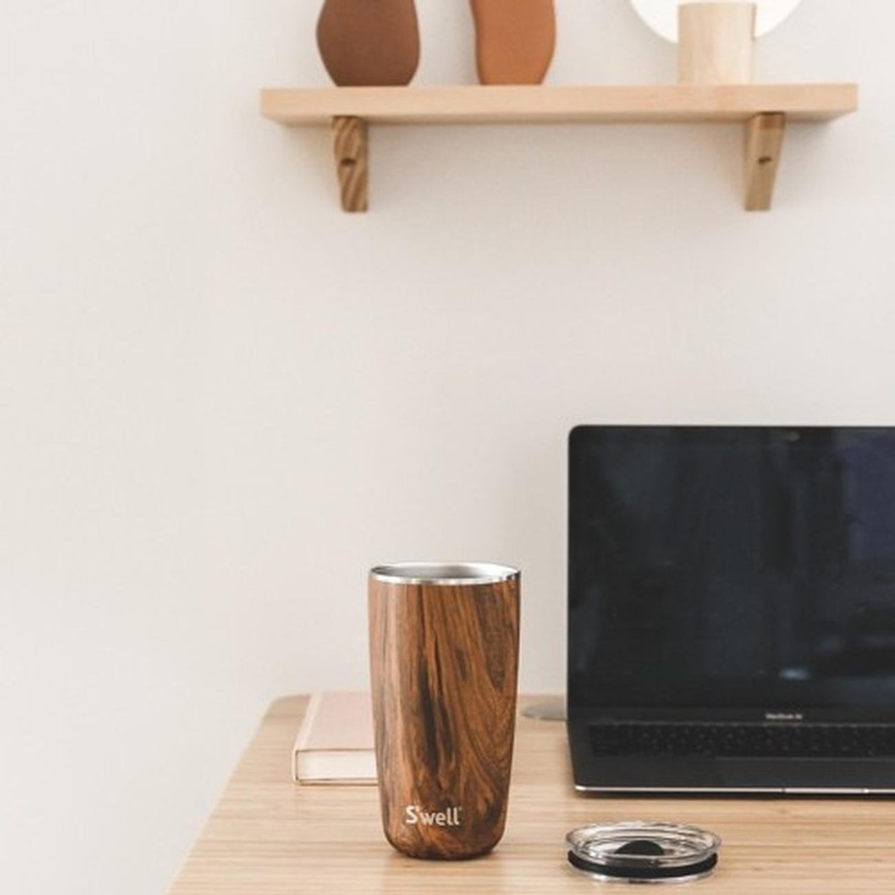 swell-teakwood-tumbler-with-lid-530ml - S'well Teakwood Tumbler with Lid 530ml