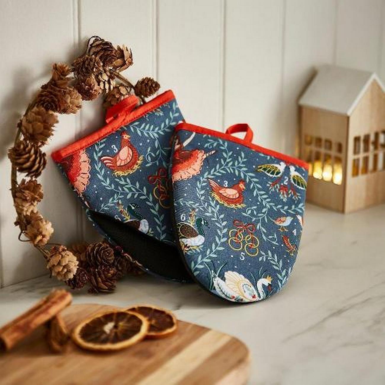 ulster-weavers-12-days-of-christmas-microwave-mitt-pair - Ulster Weavers 12 Days of Christmas Microwave Mitts Pair