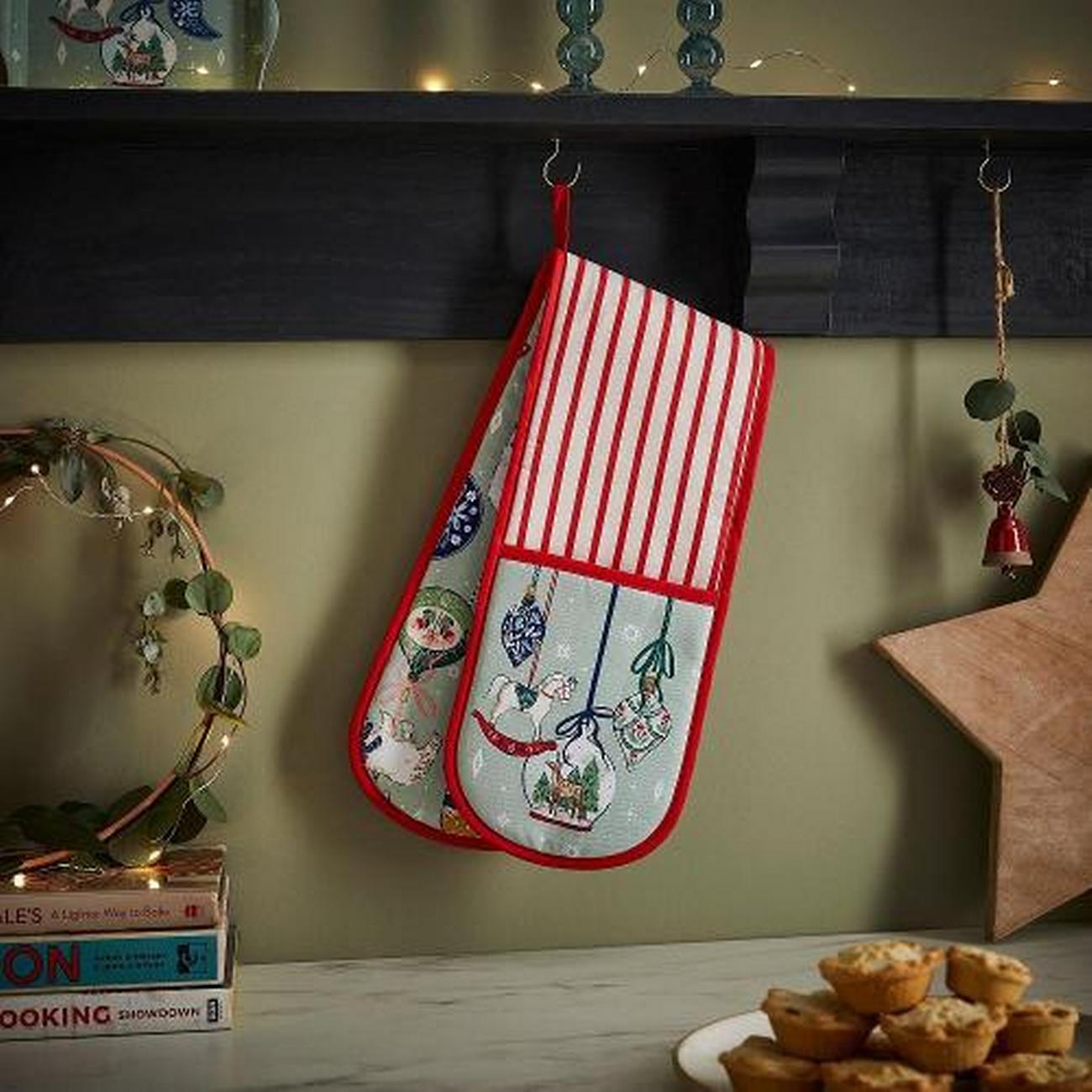 ulster-weavers-christmas-ornaments-double-oven-glove - Ulster Weavers Christmas Ornaments Double Oven Glove