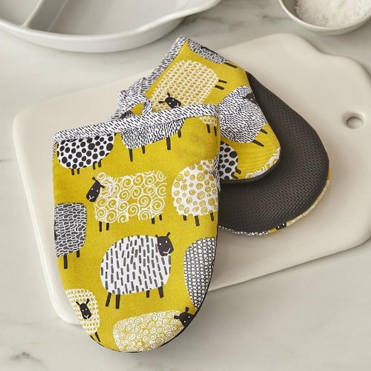 ulster-weavers-dotty-sheep-yellow-micro-mitt - Ulster Weavers Dotty Sheep Microwave Mitts