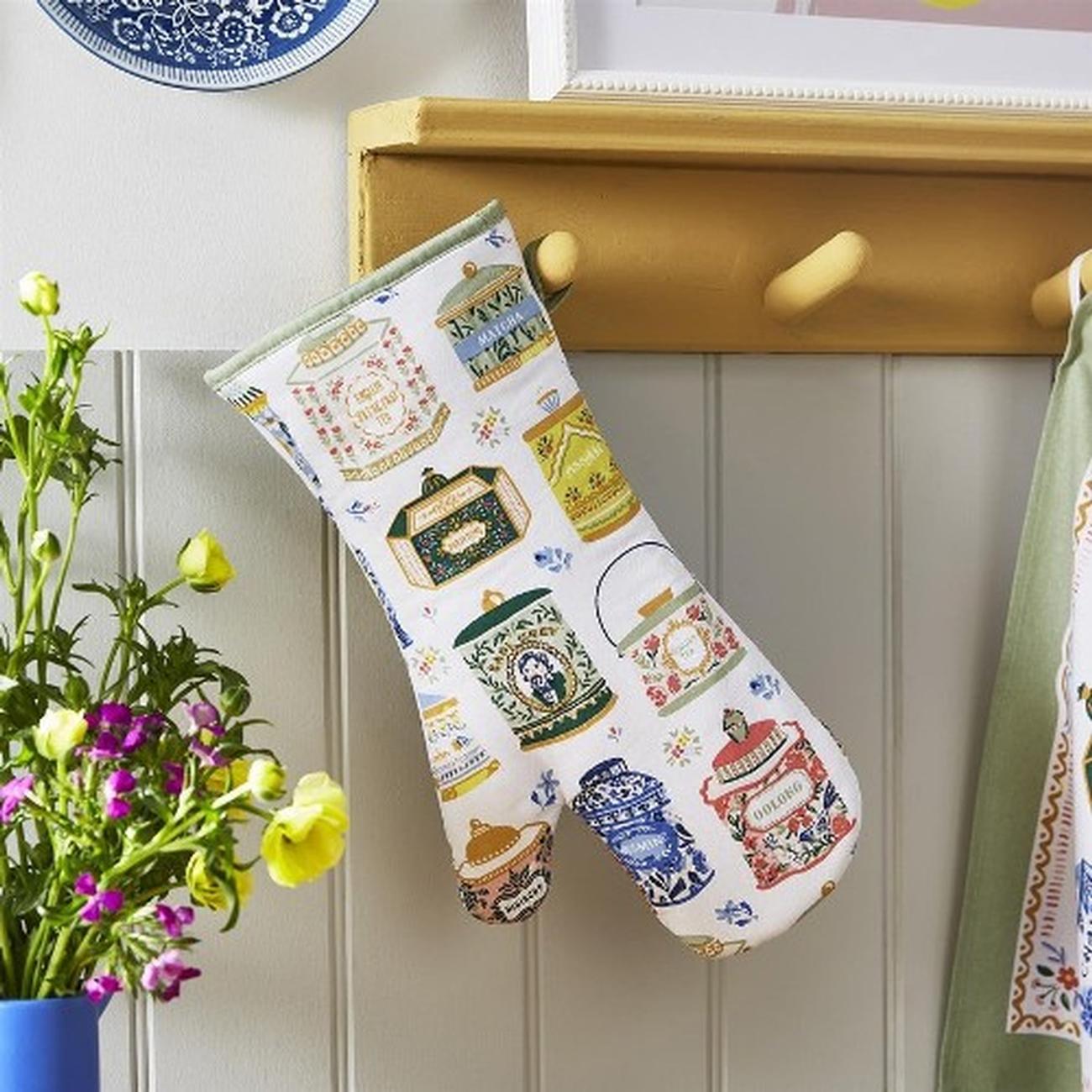 ulster-weavers-tea-tins-oven-gauntlet - Ulster Weavers Tea Tins Gauntlet Oven Glove