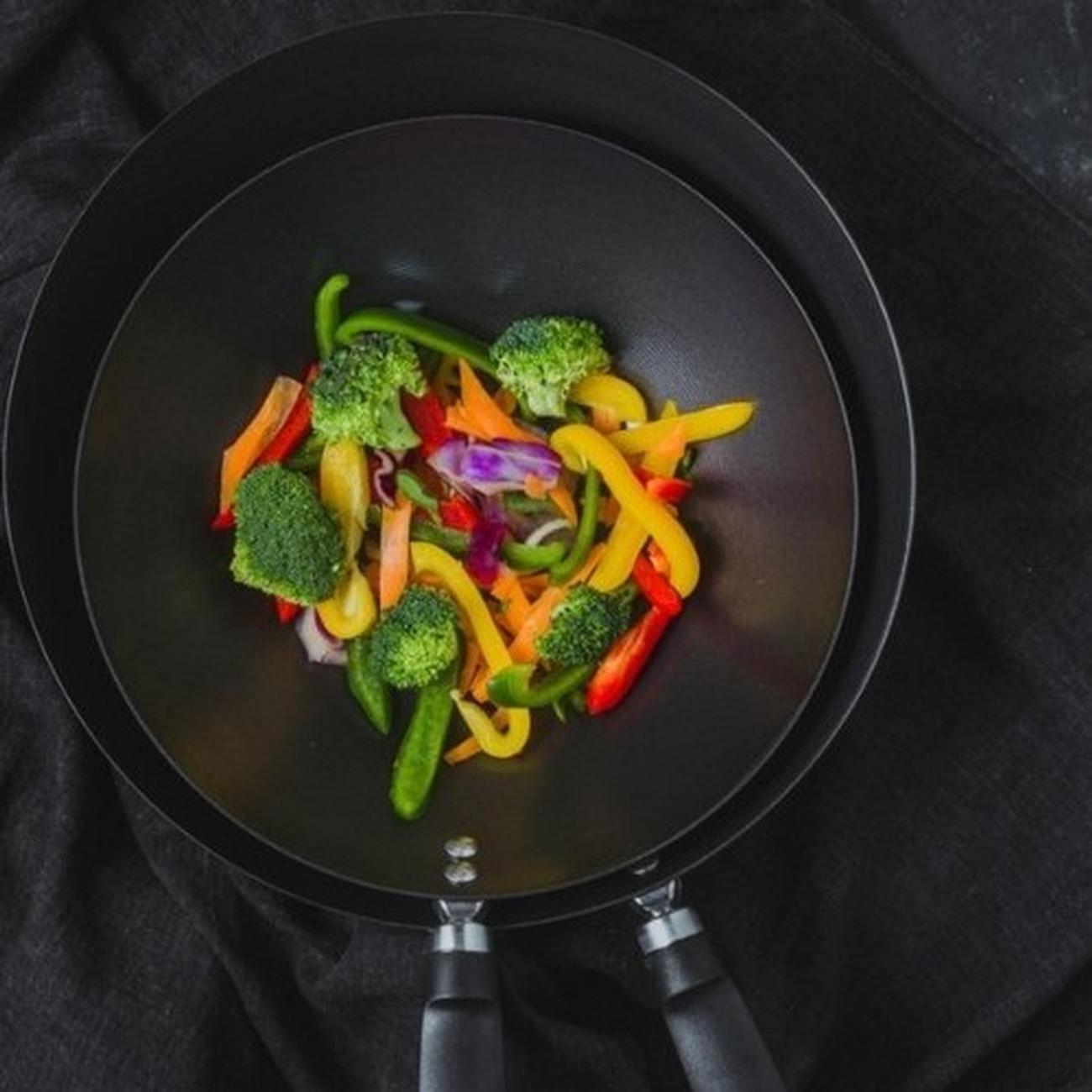world-of-flavours-oriental-carbon-steel-non-stick-wok-30cm - World of Flavours Oriental Carbon Steel Non-Stick Wok 30cm