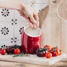 emile-henry-salt-pig-red - Emile Henry Salt Pig Red